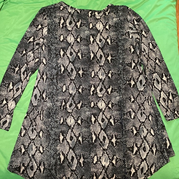 NWT Molerani Snake Skin Print Blouse Size Xtra Xtra Large - Picture 4 of 4